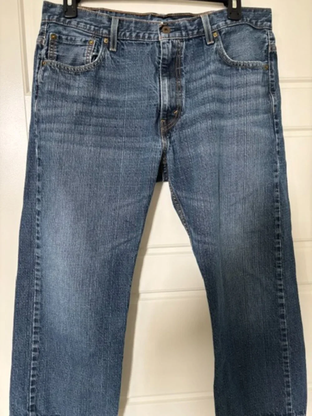 Men's Levi blue jeans dark stonewash - size 36/28 - comfortable!